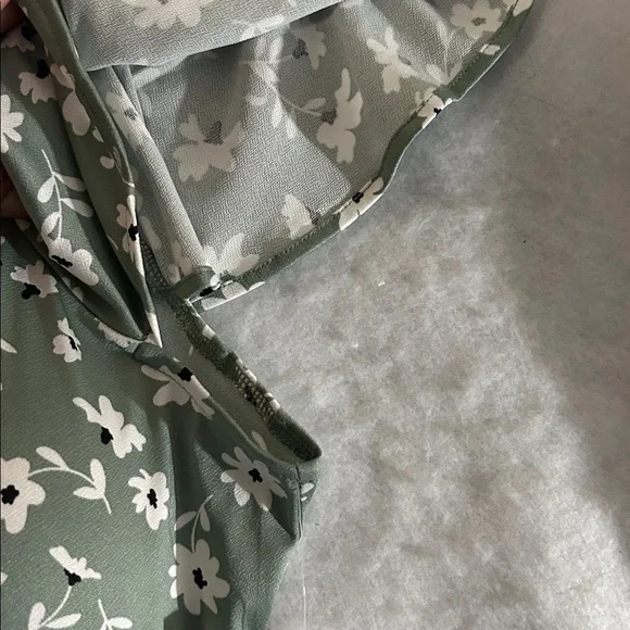 Derek Heart Sage Green Floral Flutter Sleeve Empire Waist Street Length Dress 1X - Picture 6 of 12